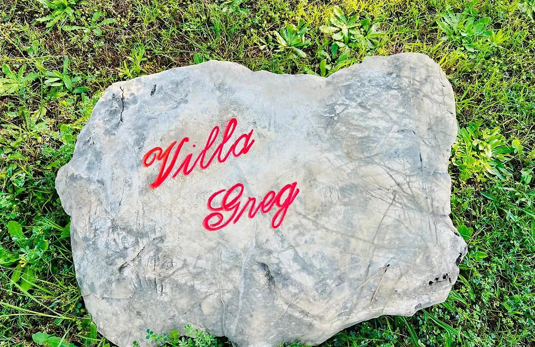 Villa GREG stupenda location sulla spiaggia con accesso diretto al mare-1